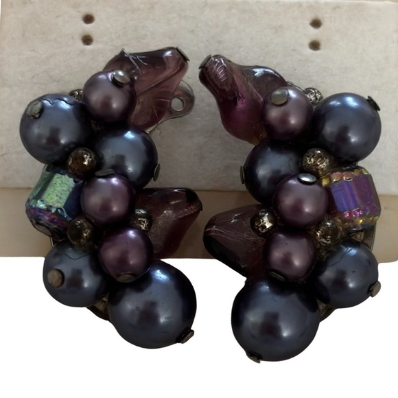 Crown Trifari purple Ab crystal and pearl vintage clip on earring old - Picture 2 of 8